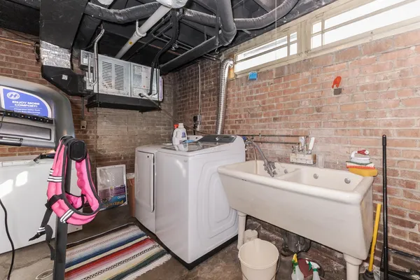 $349,000 | 1926 East Oakland Avenue, Bloomington, IL 61701