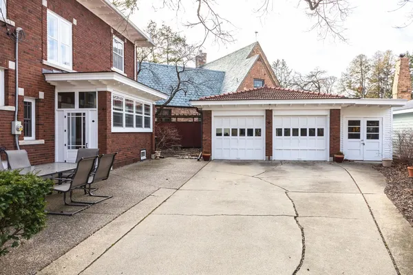 $349,000 | 1926 East Oakland Avenue, Bloomington, IL 61701
