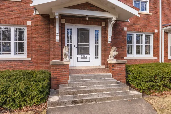 $349,000 | 1926 East Oakland Avenue, Bloomington, IL 61701