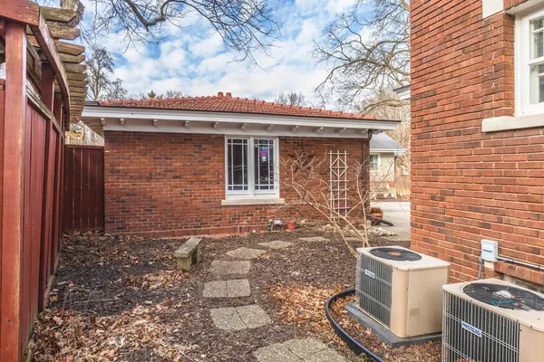 $349,000 | 1926 East Oakland Avenue, Bloomington, IL 61701