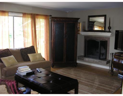 22 Hillview Road Cranston, RI 02920 - Photo 3 of 8 Living Room.