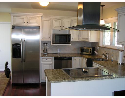 22 Hillview Road Cranston, RI 02920 - Photo 5 of 8 Kitchen.