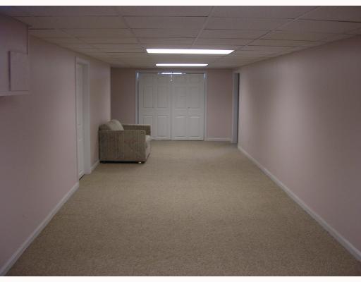 22 Hillview Road Cranston, RI 02920 - Photo 8 of 8 Den/Family/Great Room.