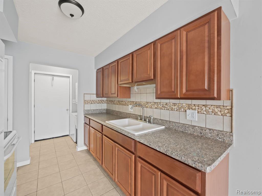 46733 Shelby Road Utica, MI 48317 - Photo 11 of 25