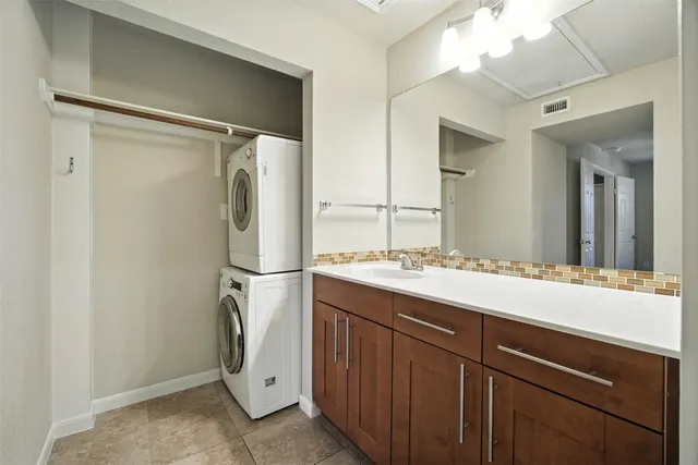 $1,595 | 7685 Northcross Drive, Unit 1028, Austin, TX 78757