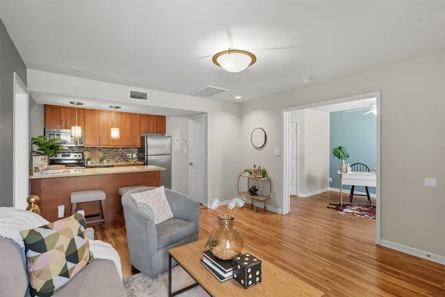 $1,595 | 7685 Northcross Drive, Unit 1028, Austin, TX 78757