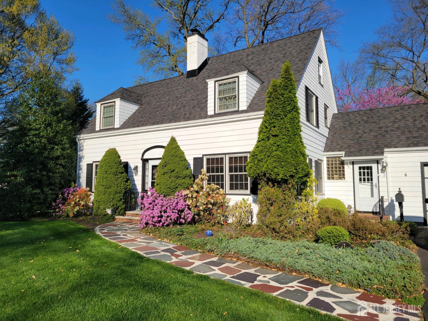 7 Crest Road New Brunswick, NJ 08901 - Photo 2 of 36