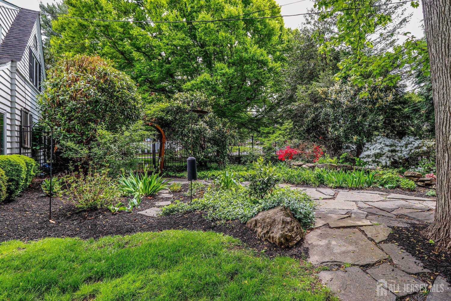 7 Crest Road New Brunswick, NJ 08901 - Photo 31 of 36