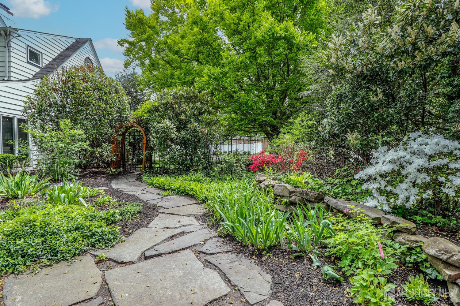 7 Crest Road New Brunswick, NJ 08901 - Photo 32 of 36
