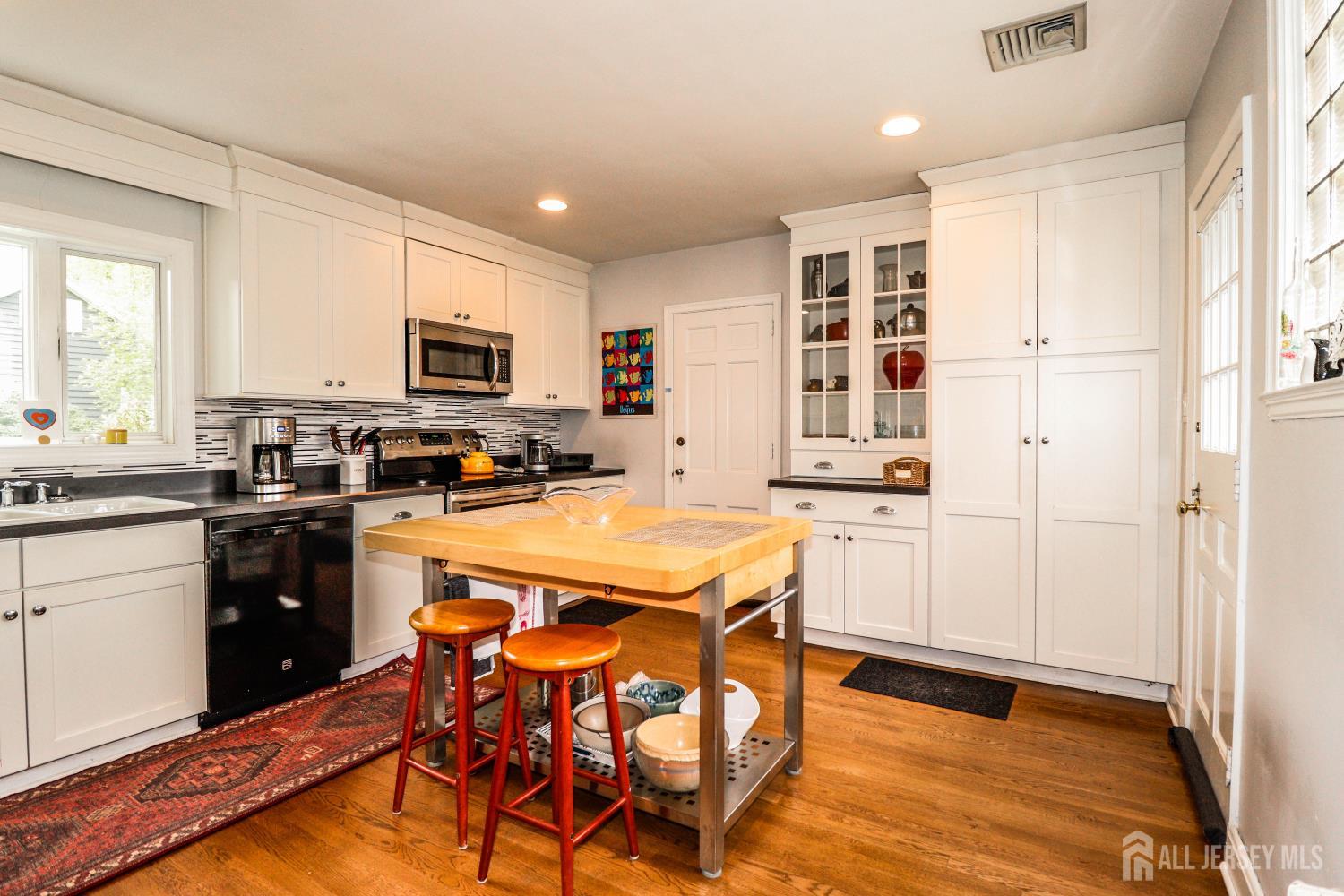 7 Crest Road New Brunswick, NJ 08901 - Photo 9 of 36