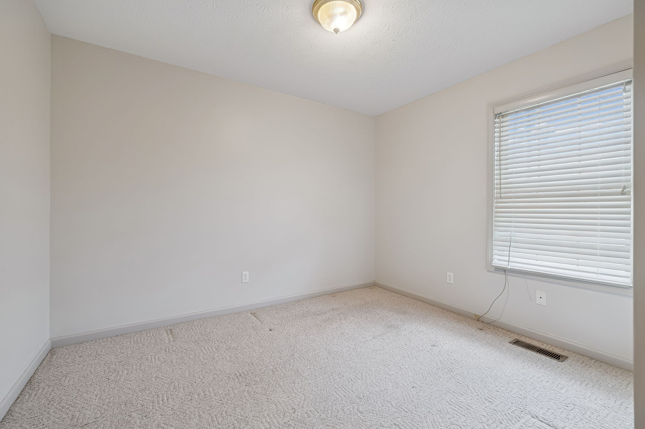 788 Long Creek Road Lafayette, TN 37083 - Photo 20 of 32 an empty room with a window