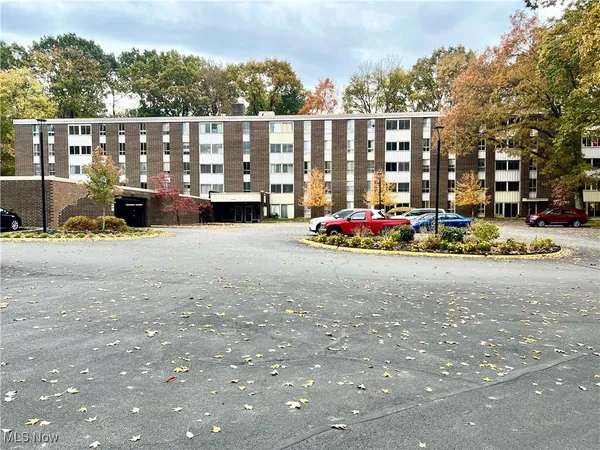 $107,900 | 3068 Kent Road, Unit 105C, Stow, OH 44224