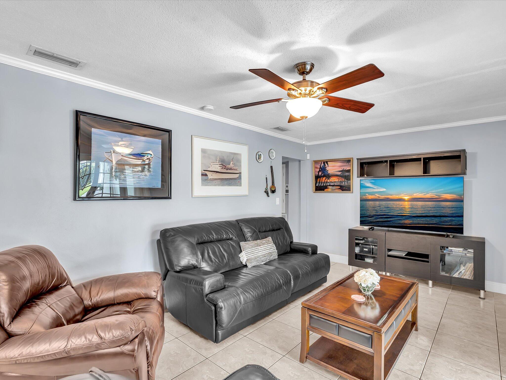 7381 Southwest 9th Street Plantation, FL 33317 - Photo 24 of 62 Family Room