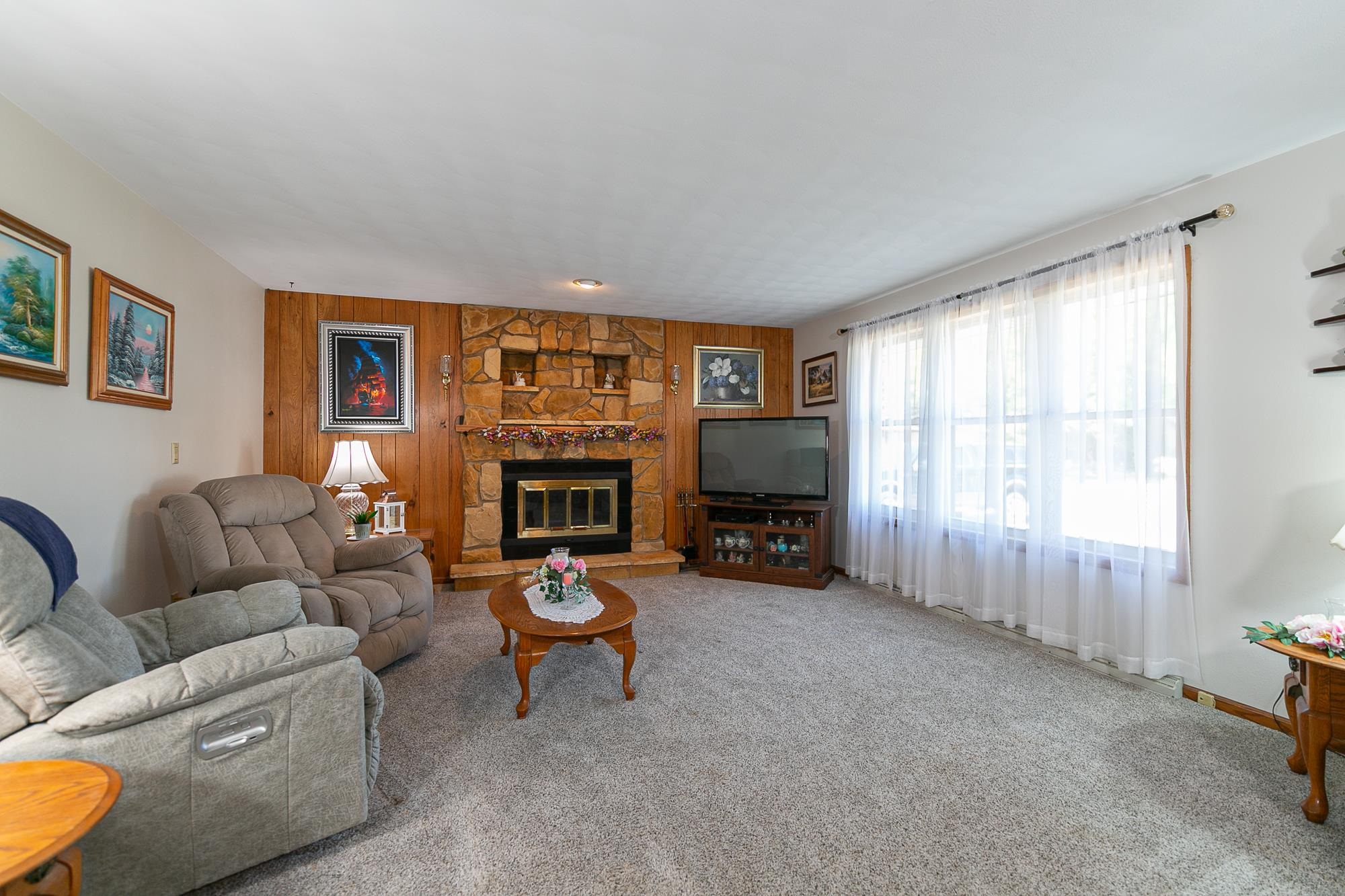 2149 North Connies Court Appleton, WI 54914 - Photo 5 of 30