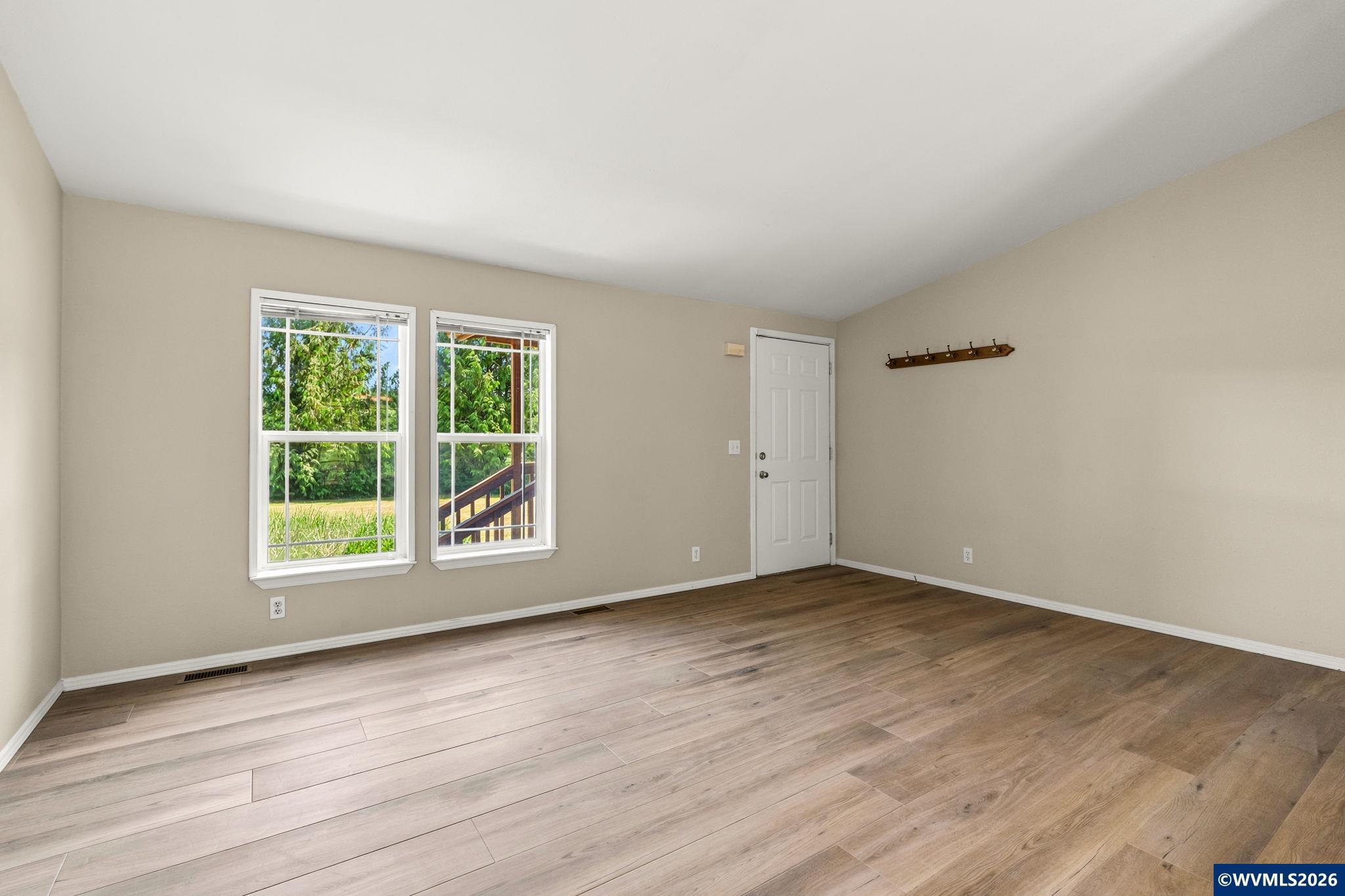 34280 East Lacomb Road Lebanon, OR 97355 - Photo 5 of 33