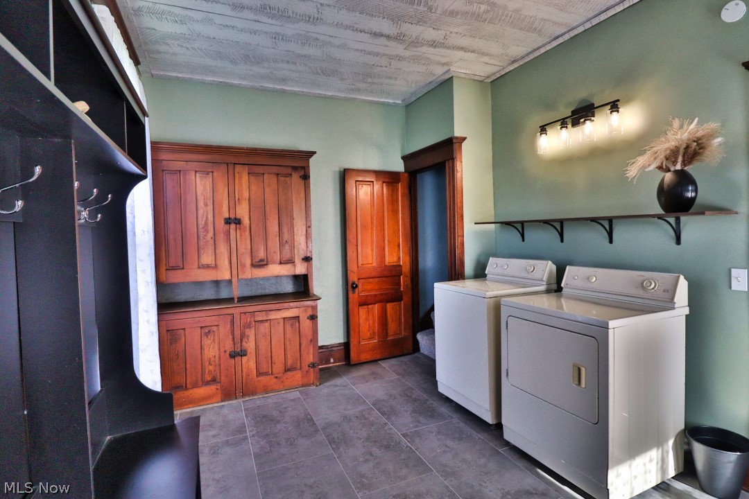 822 Main Street Coshocton, OH 43812 - Photo 19 of 28 Laundry/mudroom
