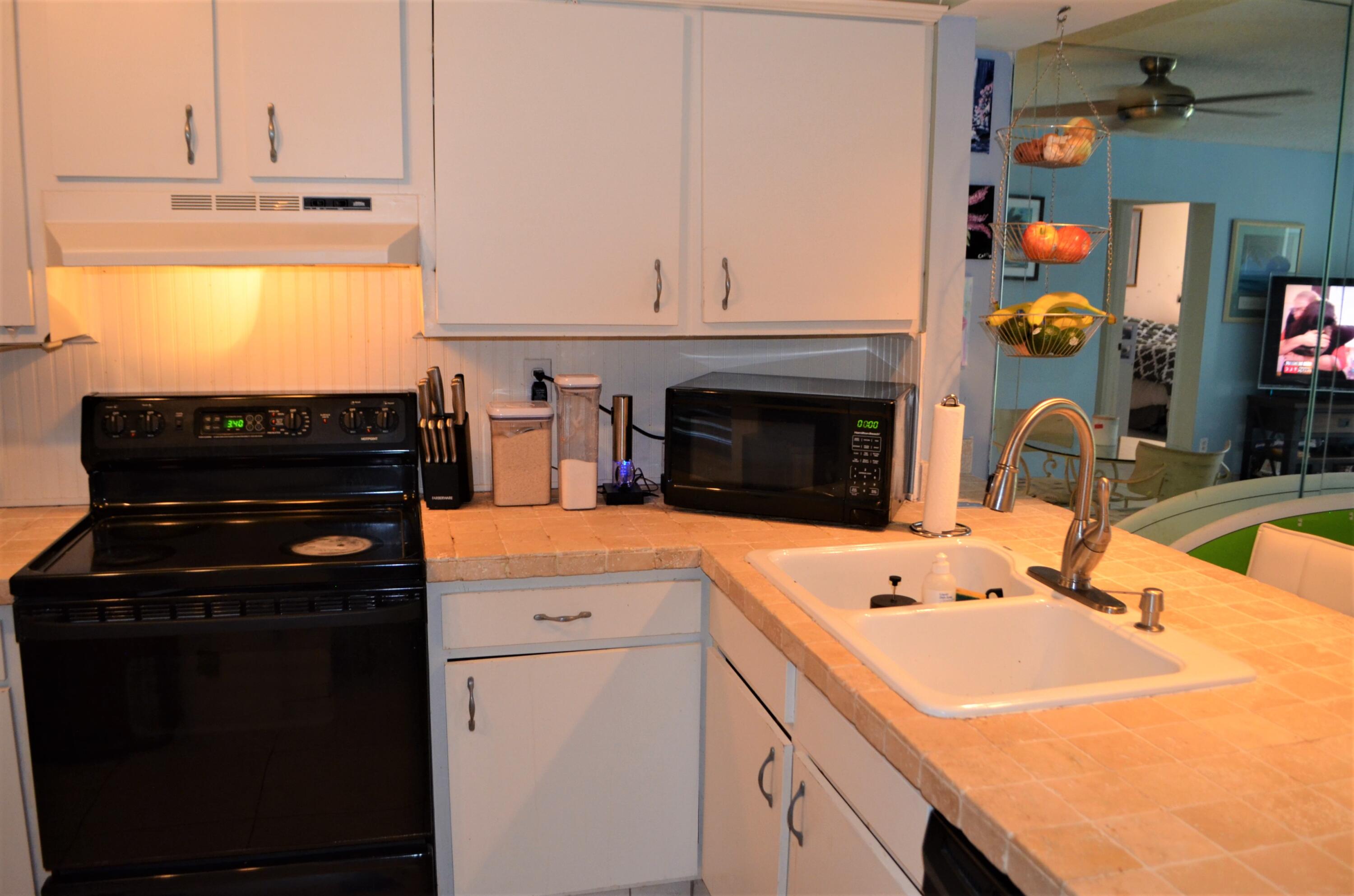 2 East Royal Palm Road, Unit 1040 Boca Raton, FL 33432 - Photo 6 of 30 Kitchen View 2