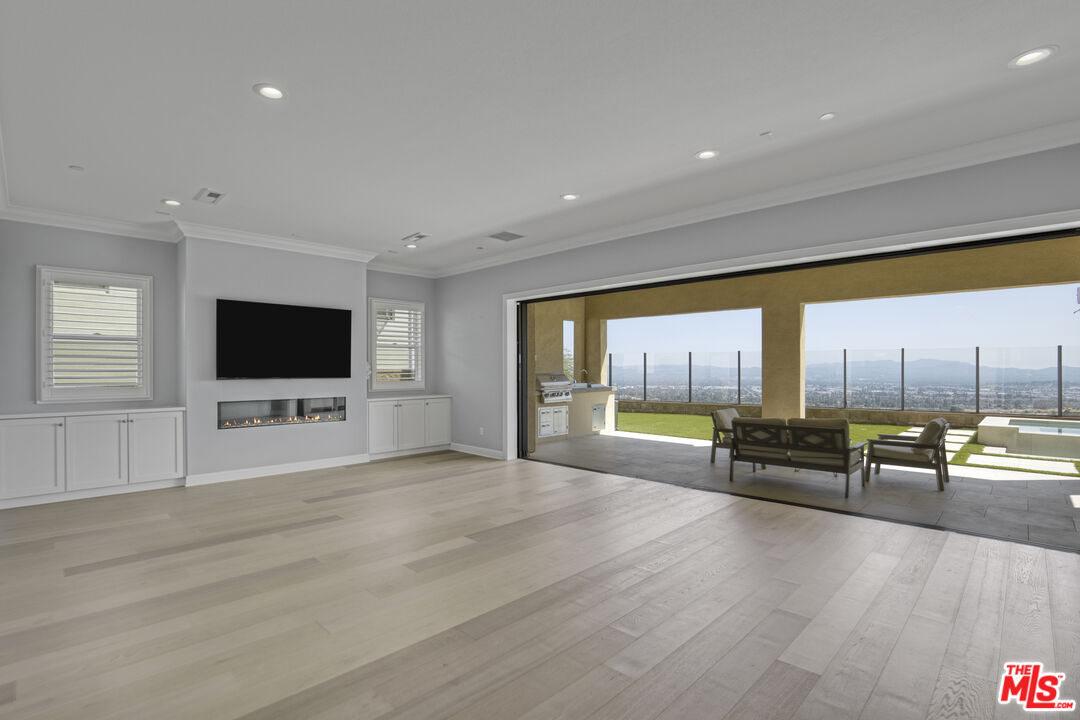 20326 Liverpool Way Porter Ranch, CA 91326 - Photo 16 of 56 Gallery Image 16