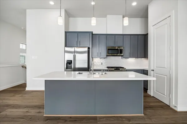 $2,700 | 5209 Allen Street, Unit C, Houston, TX 77007