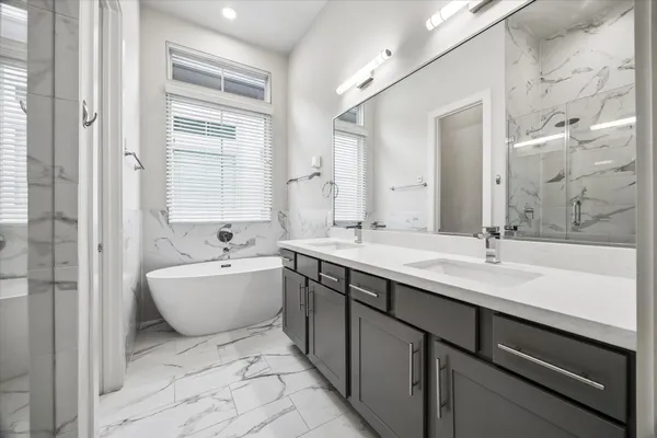 $2,700 | 5209 Allen Street, Unit C, Houston, TX 77007