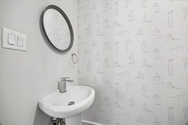 $2,700 | 5209 Allen Street, Unit C, Houston, TX 77007