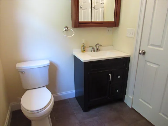 an empty room with closet and a ceiling fan