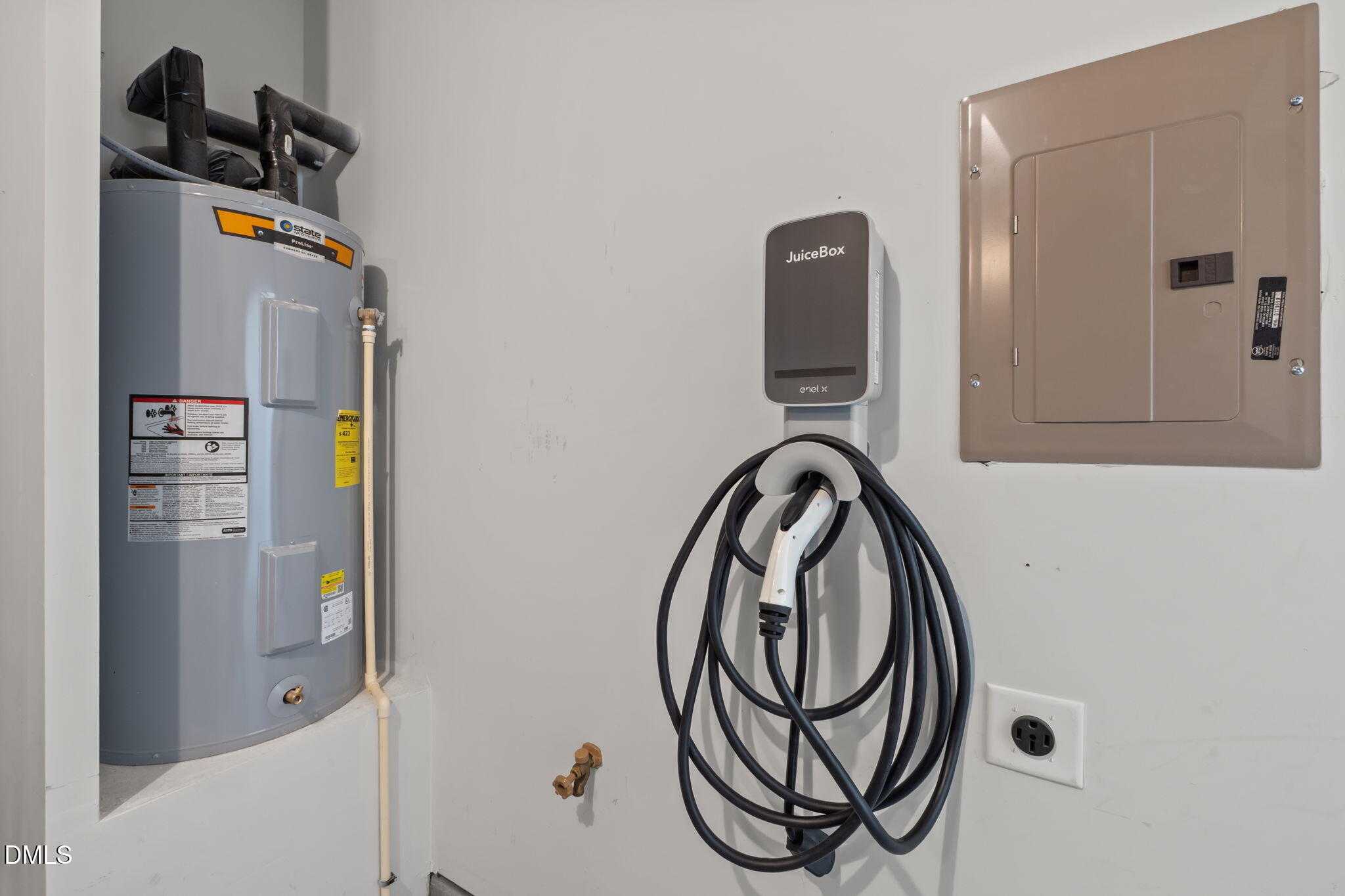 1050 Gentle Reed Drive Durham, NC 27703 - Photo 30 of 37 a bathroom with a sink and a mirror