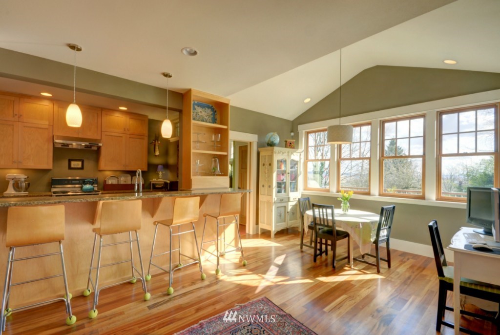 979 Southwest 3rd Place Renton, WA 98057 - Photo 4 of 15