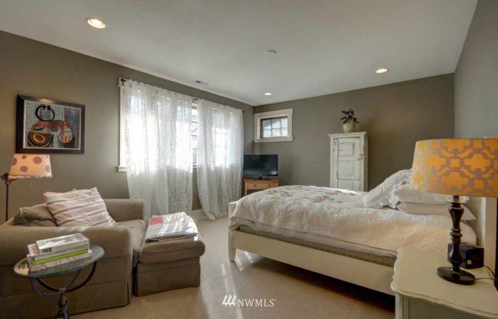 979 Southwest 3rd Place Renton, WA 98057 - Photo 7 of 15