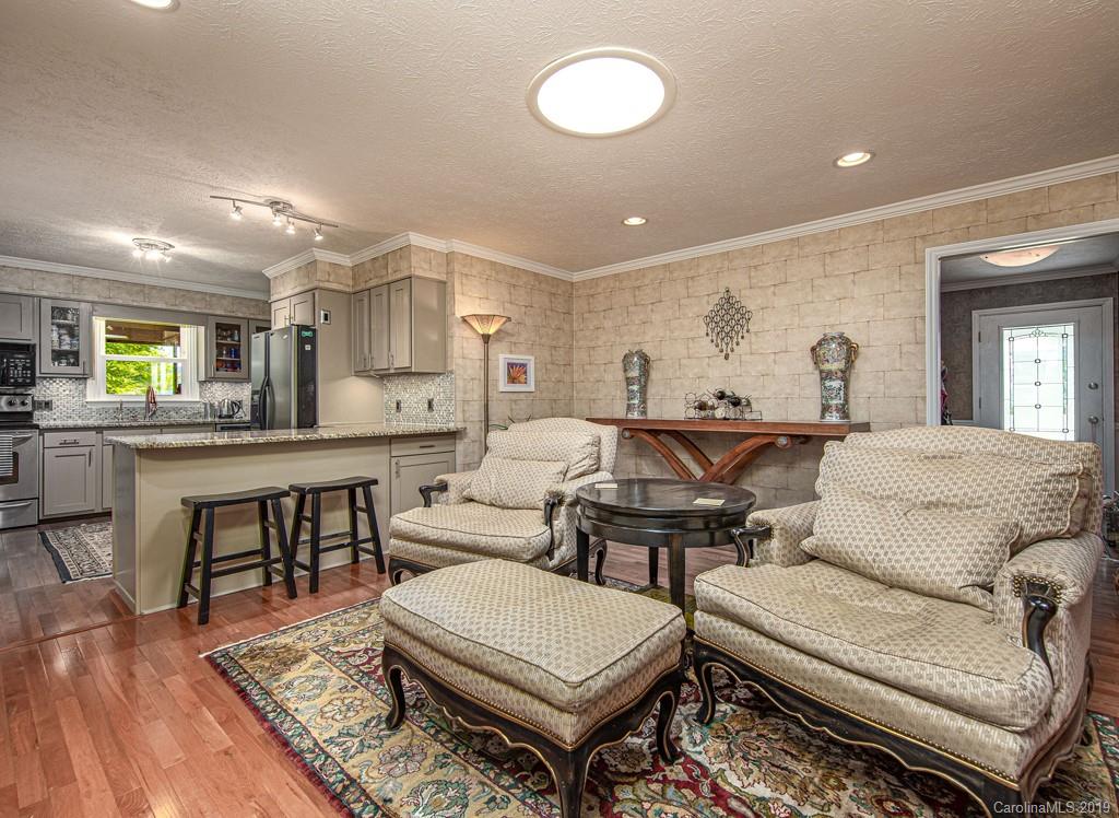 104 London Road Hendersonville, NC 28739 - Photo 8 of 26 Gallery Image 8