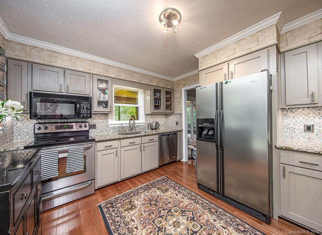 104 London Road Hendersonville, NC 28739 - Photo 10 of 26 Gallery Image 10