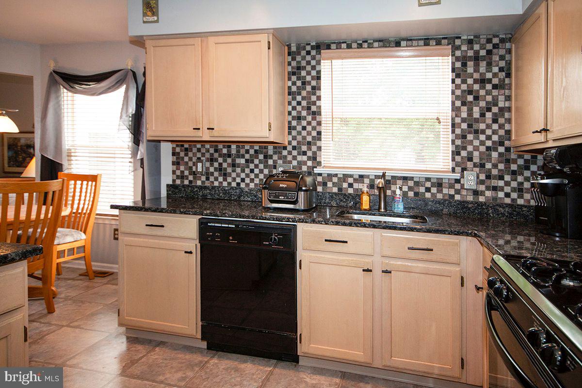 19 Chevy Chase Road Sicklerville, NJ 08081 - Photo 10 of 39