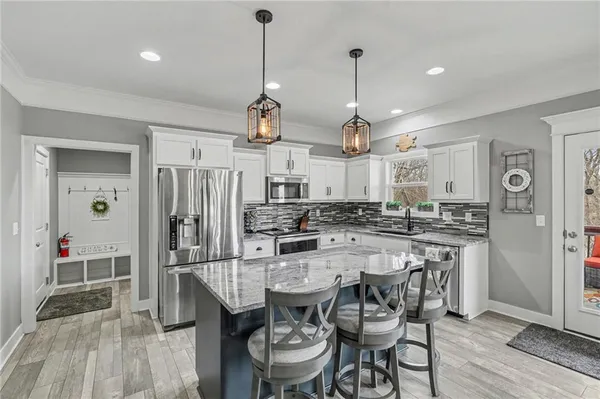 $575,000 | 2406 Northeast 158th Street, Smithville, MO 64089