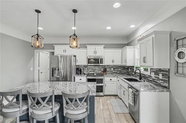 $575,000 | 2406 Northeast 158th Street, Smithville, MO 64089