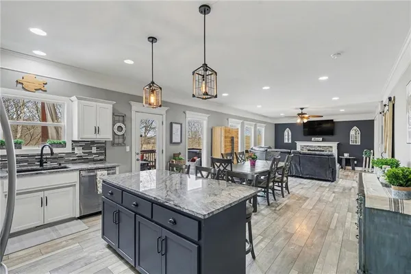$575,000 | 2406 Northeast 158th Street, Smithville, MO 64089