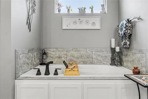 $575,000 | 2406 Northeast 158th Street, Smithville, MO 64089