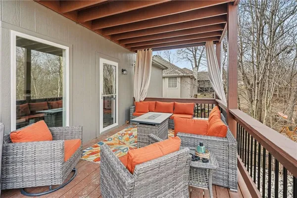 $575,000 | 2406 Northeast 158th Street, Smithville, MO 64089