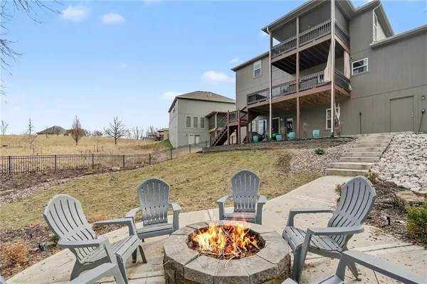 $575,000 | 2406 Northeast 158th Street, Smithville, MO 64089
