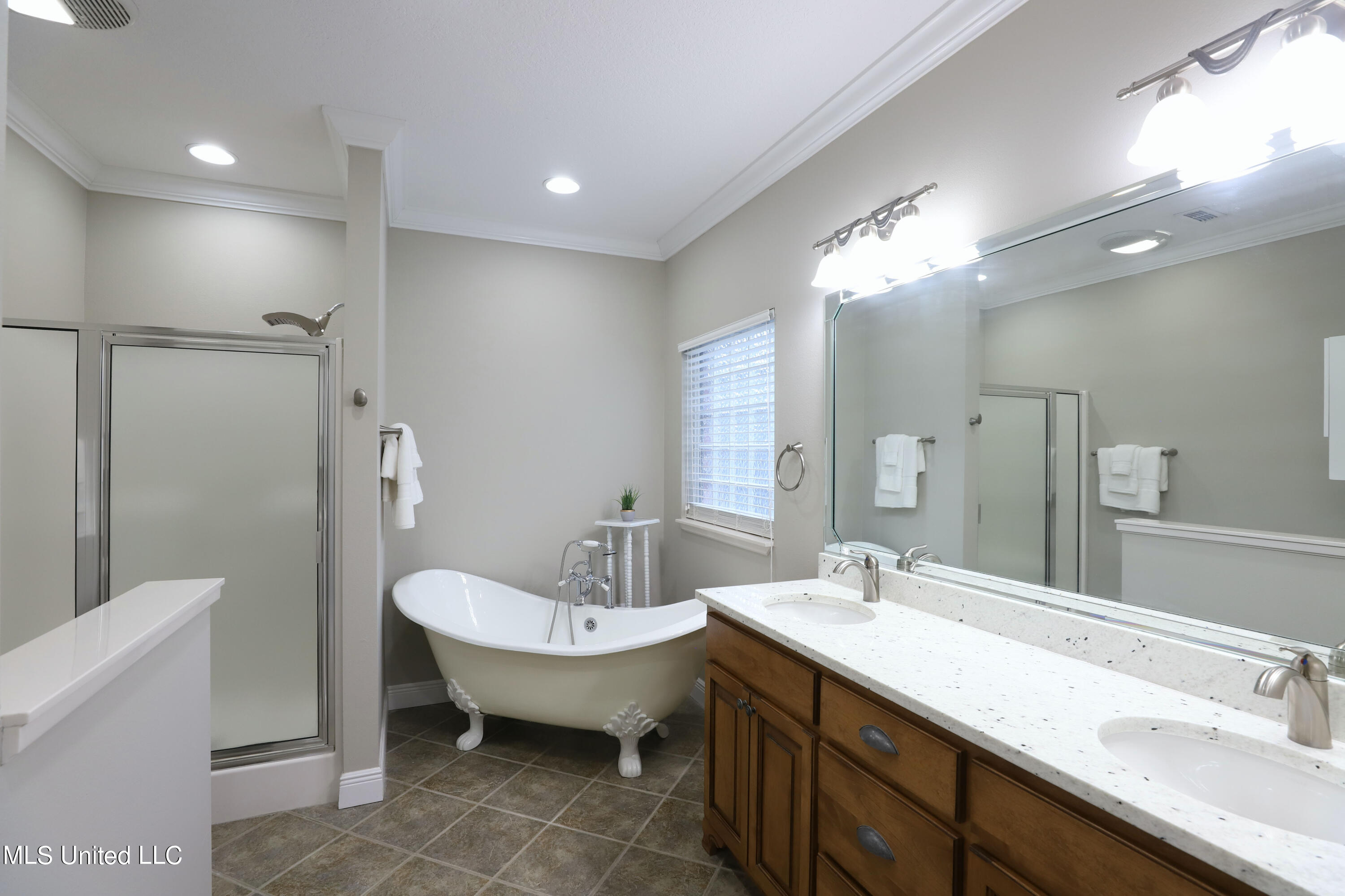20574 Johnson Road Long Beach, MS 39560 - Photo 15 of 25 Master Bathroom