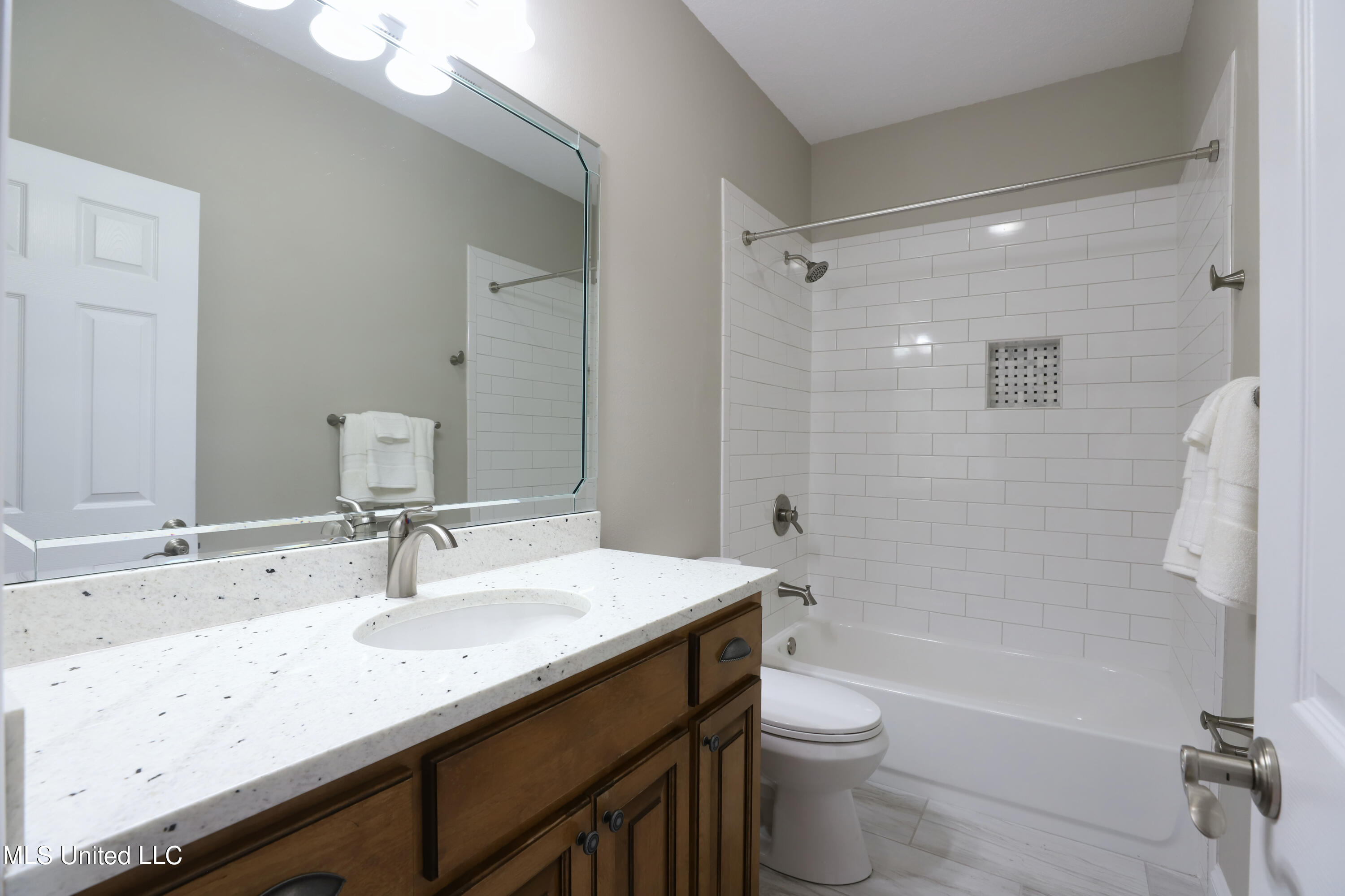 20574 Johnson Road Long Beach, MS 39560 - Photo 17 of 25 Second Bathroom