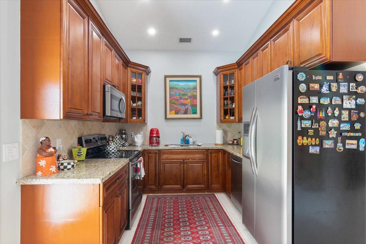 21565 Eucalyptus Way Boca Raton, FL 33433 - Photo 26 of 42 Kitchen