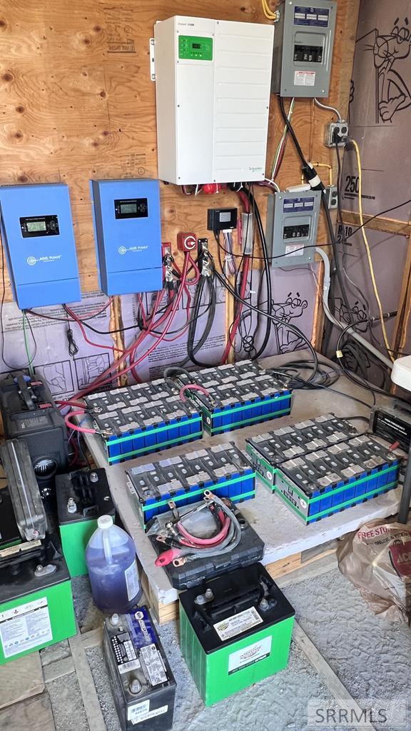 22 Sutton Lane Leadore, ID 83464 - Photo 20 of 40 Solar inverter, batteries