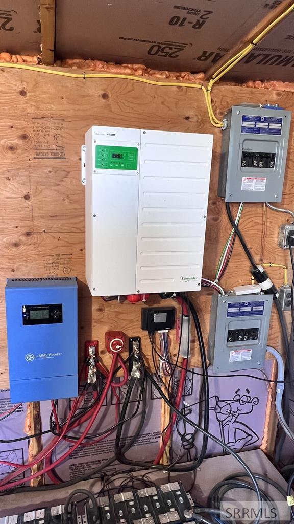 22 Sutton Lane Leadore, ID 83464 - Photo 21 of 40 Solar inverter, batteries