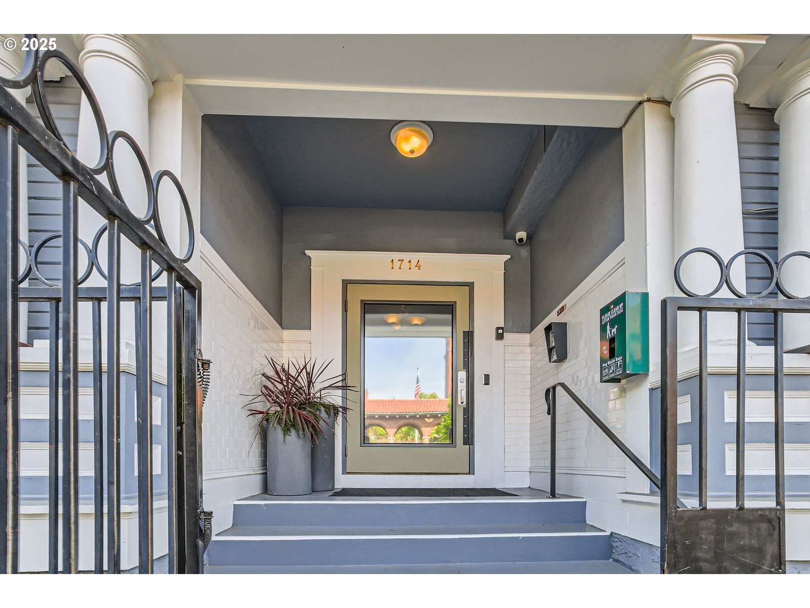 1714 Northwest Couch Street, Unit 7 Portland, OR 97209 - Photo 2 of 9 Living Room