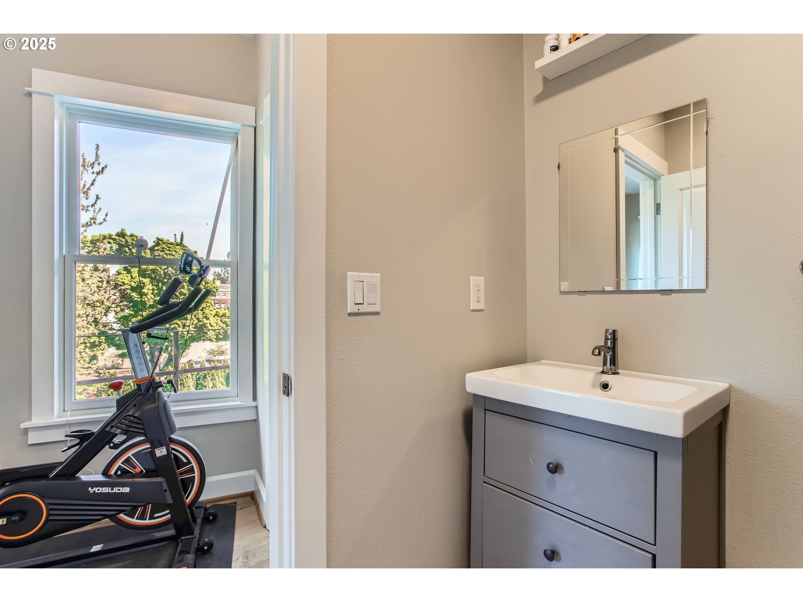 1714 Northwest Couch Street, Unit 7 Portland, OR 97209 - Photo 5 of 9