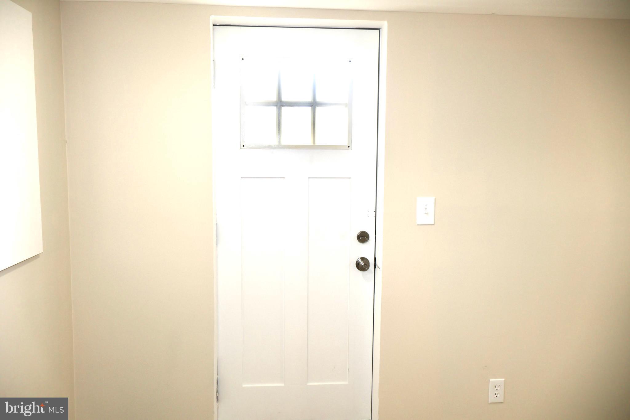 147 Deacon Road Fredericksburg, VA 22405 - Photo 85 of 97 a picture of a small window