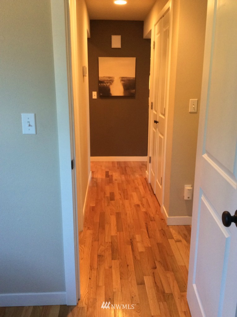 8909 218th Street Southwest Edmonds, WA 98026 - Photo 12 of 23 Gallery Image 12