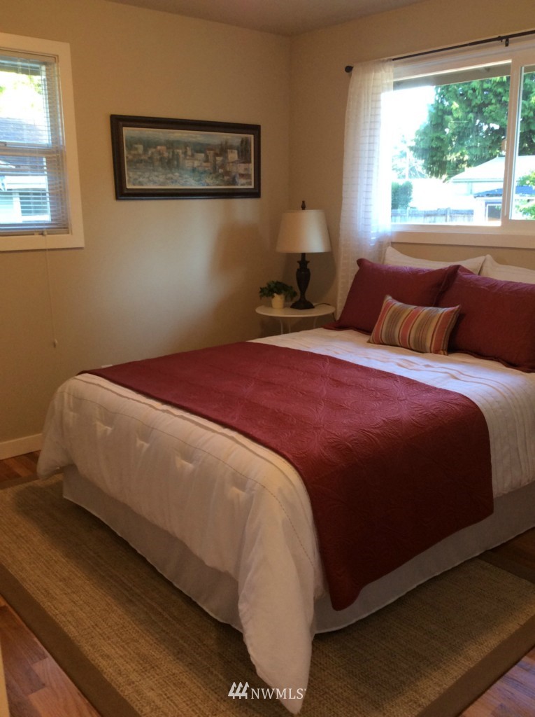 8909 218th Street Southwest Edmonds, WA 98026 - Photo 13 of 23 Gallery Image 13