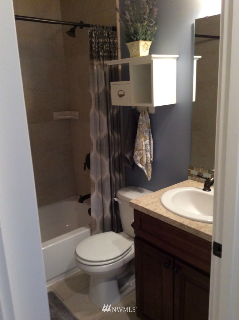 8909 218th Street Southwest Edmonds, WA 98026 - Photo 14 of 23 Gallery Image 14