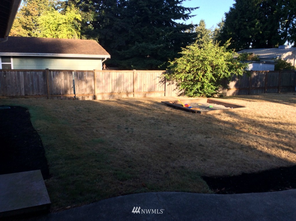 8909 218th Street Southwest Edmonds, WA 98026 - Photo 19 of 23 Gallery Image 19